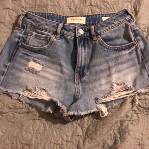 One of my favorite pair of shorts! Do not fit.